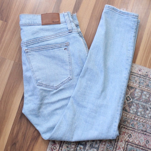 Madewell 9" Mid-Rise Button Front Skinny Crop Jeans in Asbury Wash Size 29​ - Picture 2 of 10